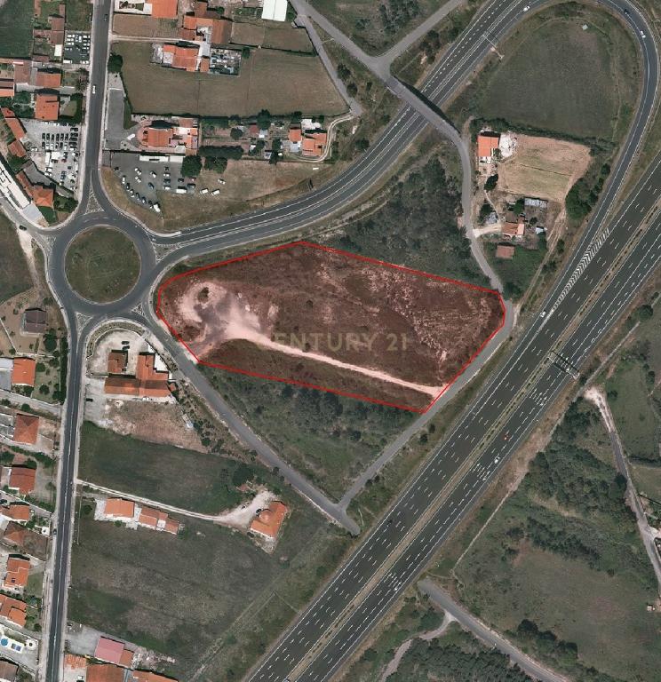 Terreno com 2 artigos a área total de 11.760 m2 com possibilidade de construção - Image 3