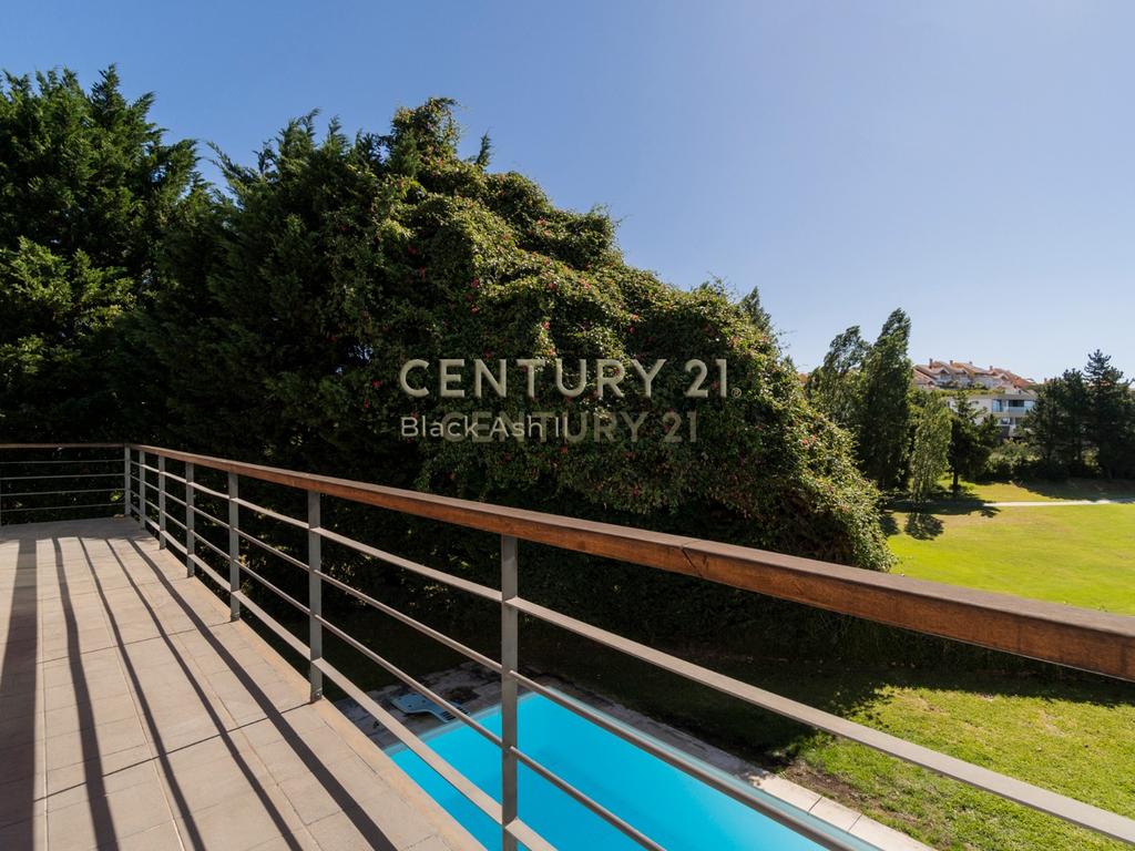 Moradia Isolada Contemporânea T6 +1  Piscina Condomínio Belas Clube Campo - Image 2
