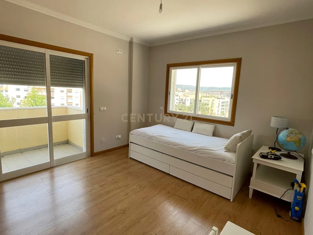 Apartamento T2 mobilado em Nova Carnaxide - Image 10