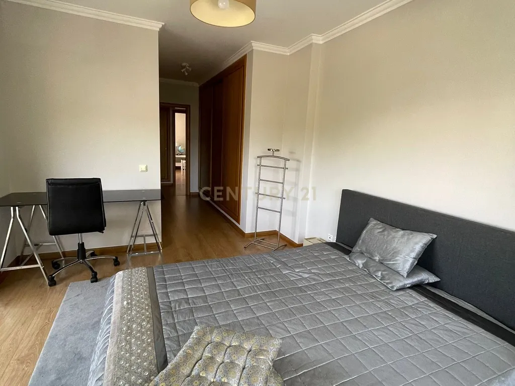 Apartamento T2 mobilado em Nova Carnaxide - Image 8