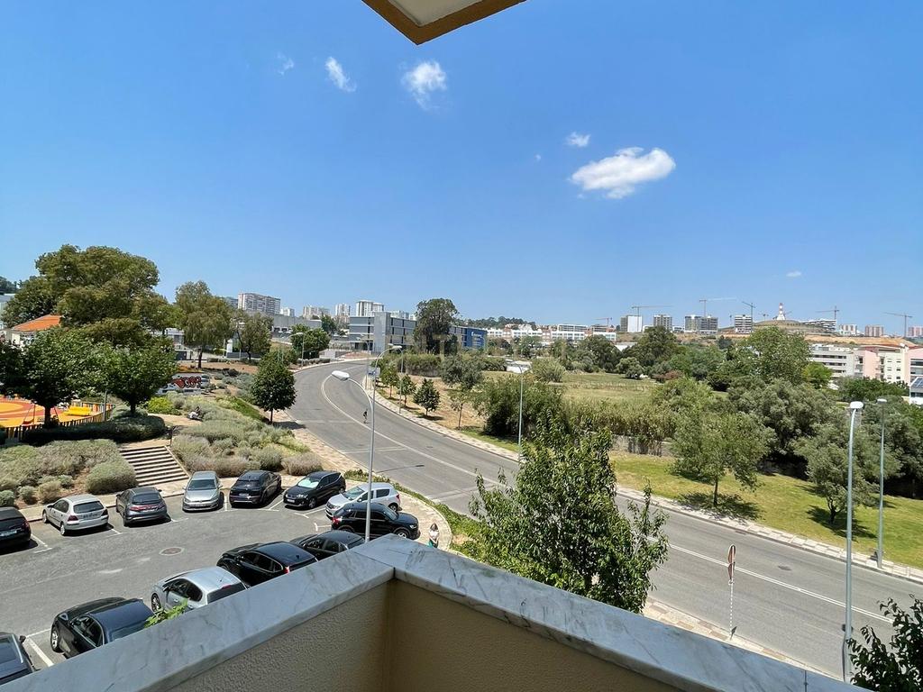 Apartamento T2 mobilado em Nova Carnaxide - Image 9