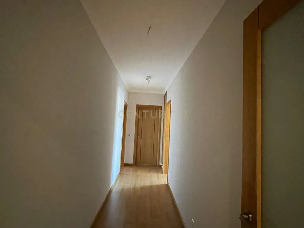 Apartamento T2 mobilado em Nova Carnaxide - Image 5