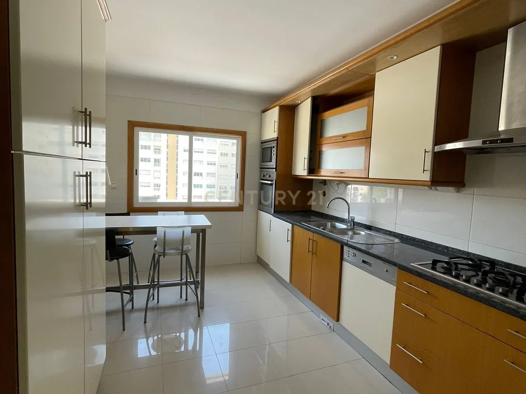 Apartamento T2 mobilado em Nova Carnaxide - Image 12