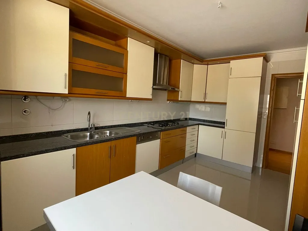 Apartamento T2 mobilado em Nova Carnaxide - Image 13