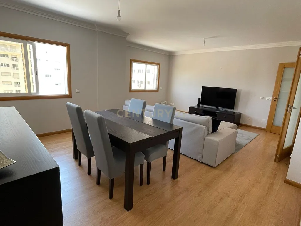 Apartamento T2 mobilado em Nova Carnaxide - Image 2