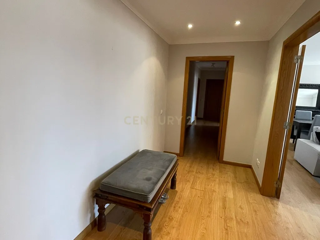 Apartamento T2 mobilado em Nova Carnaxide - Image 4