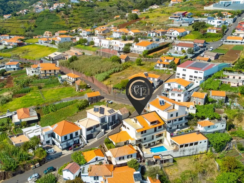 Moradia Tradicional com Vista Deslumbrante – Arco da Calheta - Image 2