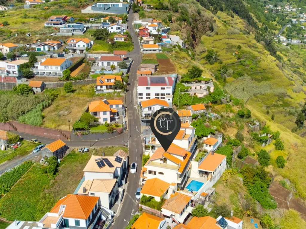 Moradia Tradicional com Vista Deslumbrante – Arco da Calheta - Image 34