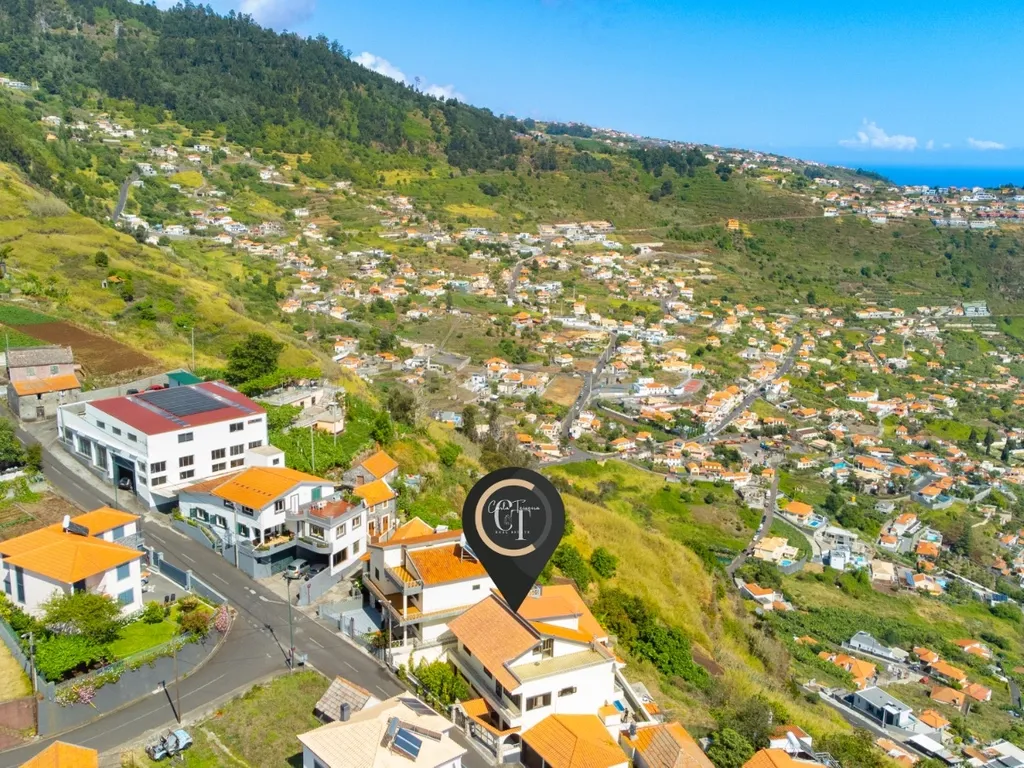 Moradia Tradicional com Vista Deslumbrante – Arco da Calheta - Image 33