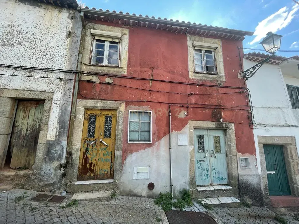 Moradia para reconstruir, Castelo, Castelo Branco - Image 1