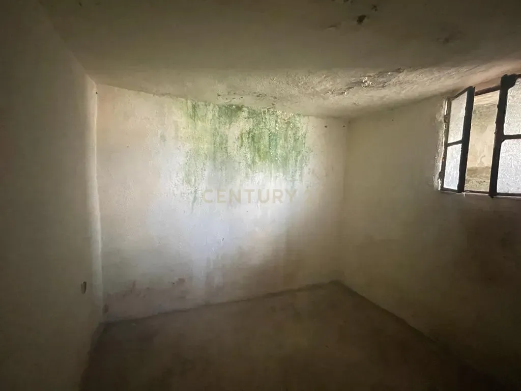Moradia para reconstruir, Castelo, Castelo Branco - Image 9