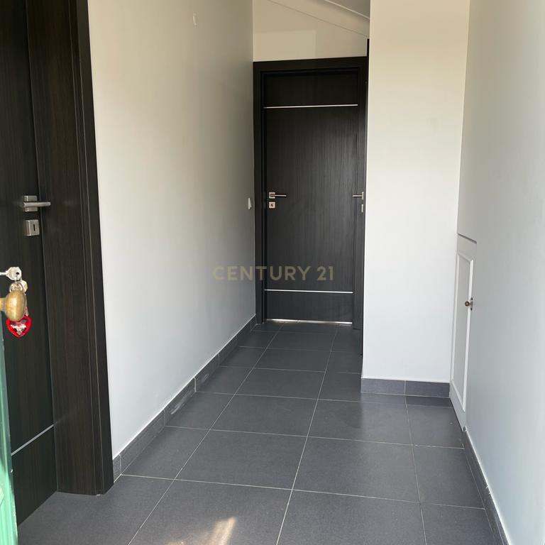 Prédio com Habitação com 3 quartos e Loja para Comércio - Image 17