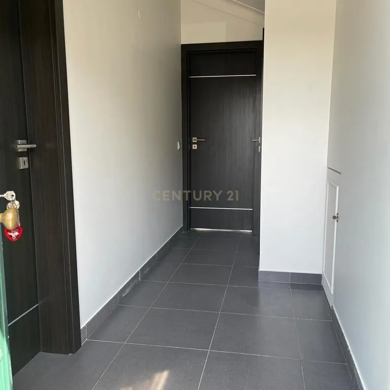 Prédio com Habitação com 3 quartos e Loja para Comércio - Image 17