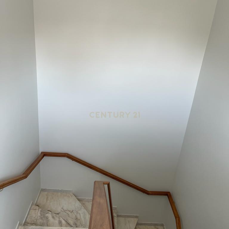 Prédio com Habitação com 3 quartos e Loja para Comércio - Image 18