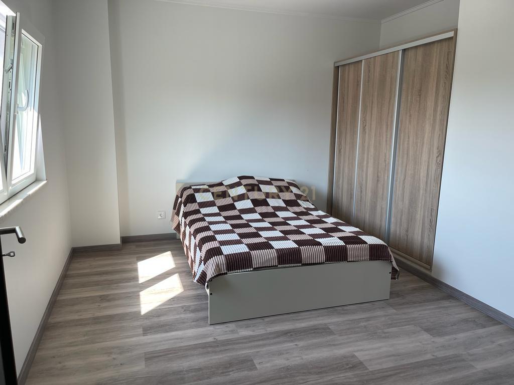 Prédio com Habitação com 3 quartos e Loja para Comércio - Image 6