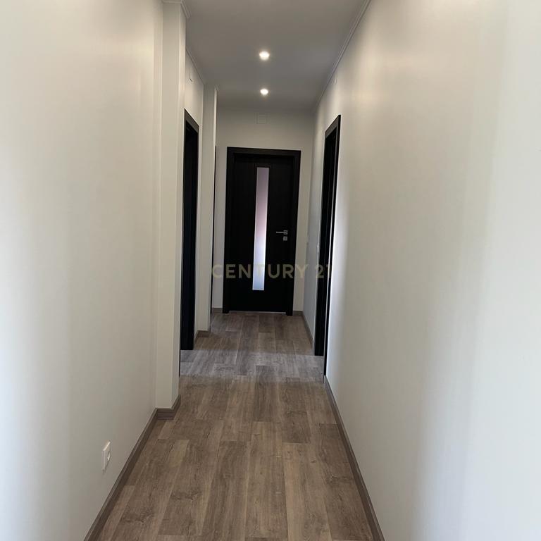 Prédio com Habitação com 3 quartos e Loja para Comércio - Image 8