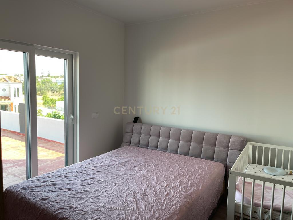 Prédio com Habitação com 3 quartos e Loja para Comércio - Image 11