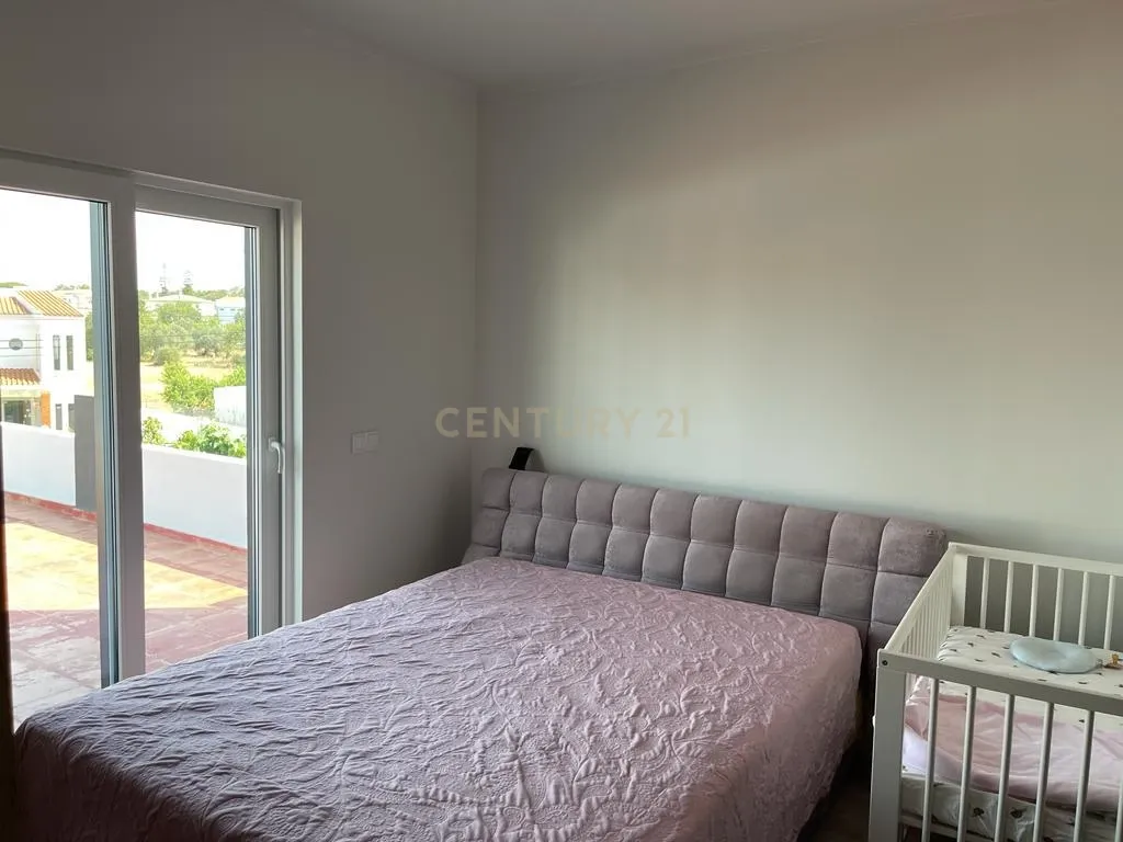 Prédio com Habitação com 3 quartos e Loja para Comércio - Image 11