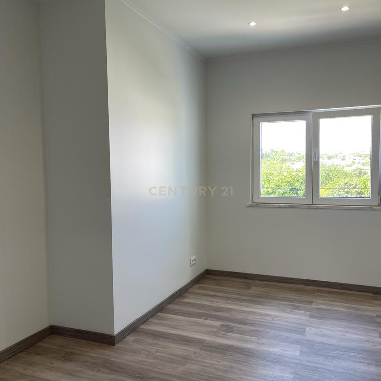 Prédio com Habitação com 3 quartos e Loja para Comércio - Image 13
