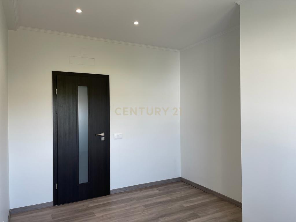 Prédio com Habitação com 3 quartos e Loja para Comércio - Image 9