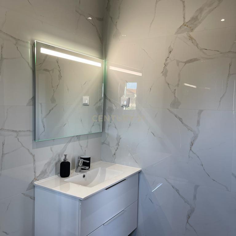 Prédio com Habitação com 3 quartos e Loja para Comércio - Image 16
