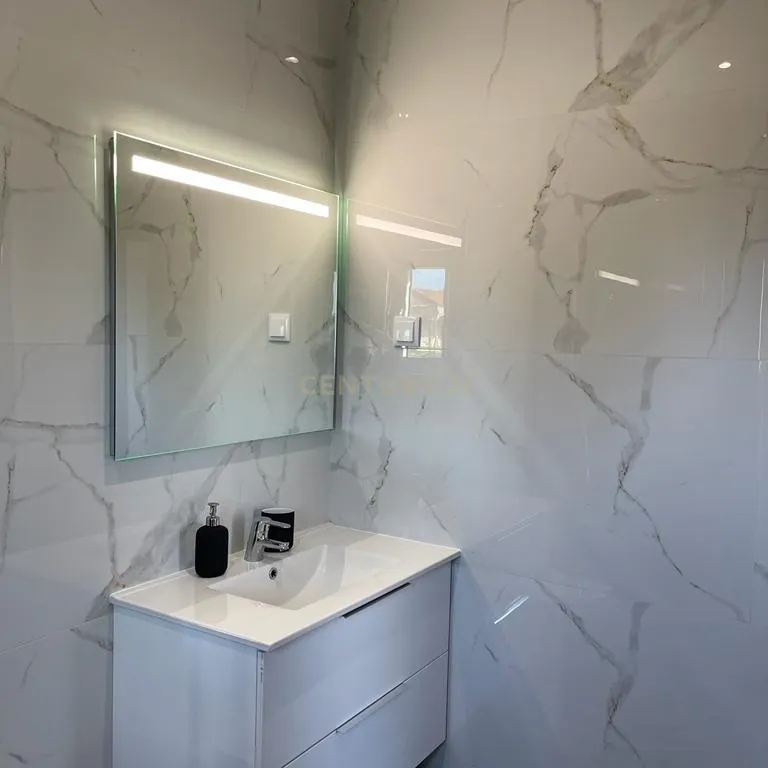 Prédio com Habitação com 3 quartos e Loja para Comércio - Image 16
