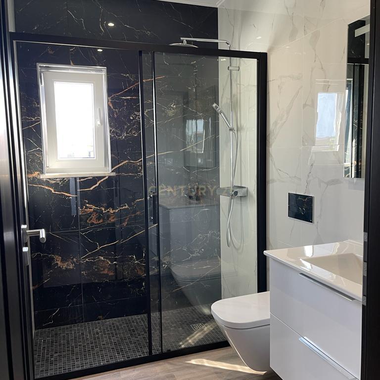 Prédio com Habitação com 3 quartos e Loja para Comércio - Image 3