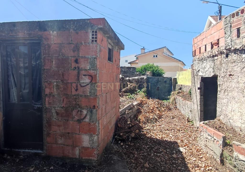 Moradia T3 Para Recuperar Situada em Mar, Esposende - Image 12