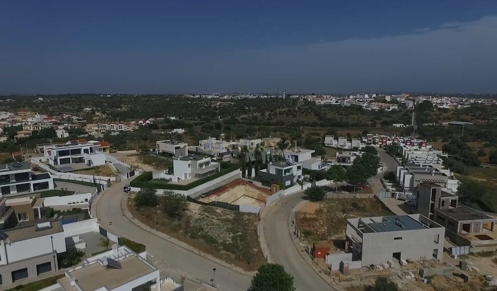 Terreno com projecto aprovado para Moradia isolada na Quinta do Rogel - Image 4