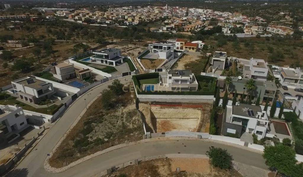Terreno com projecto aprovado para Moradia isolada na Quinta do Rogel - Image 3