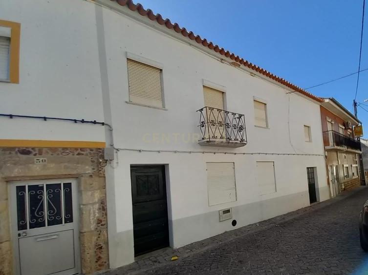 Moradia em Banda para reconstrução, Monforte da Beira, Castelo Branco - Image 1