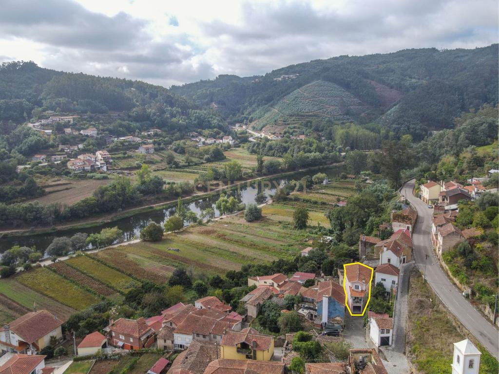 Moradia de 3 quartos, a 450m da praia fluvial e a 18 Km de Coimbra - Image 1