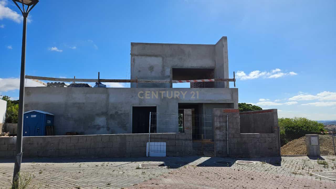 Moradia T3+1 em fase de construção em Oeiras - Image 6