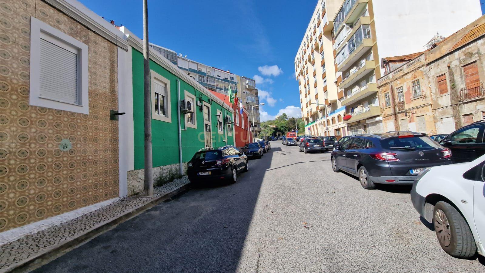 moradia t2 remodelada em Alcântara Lisboa. - Image 13