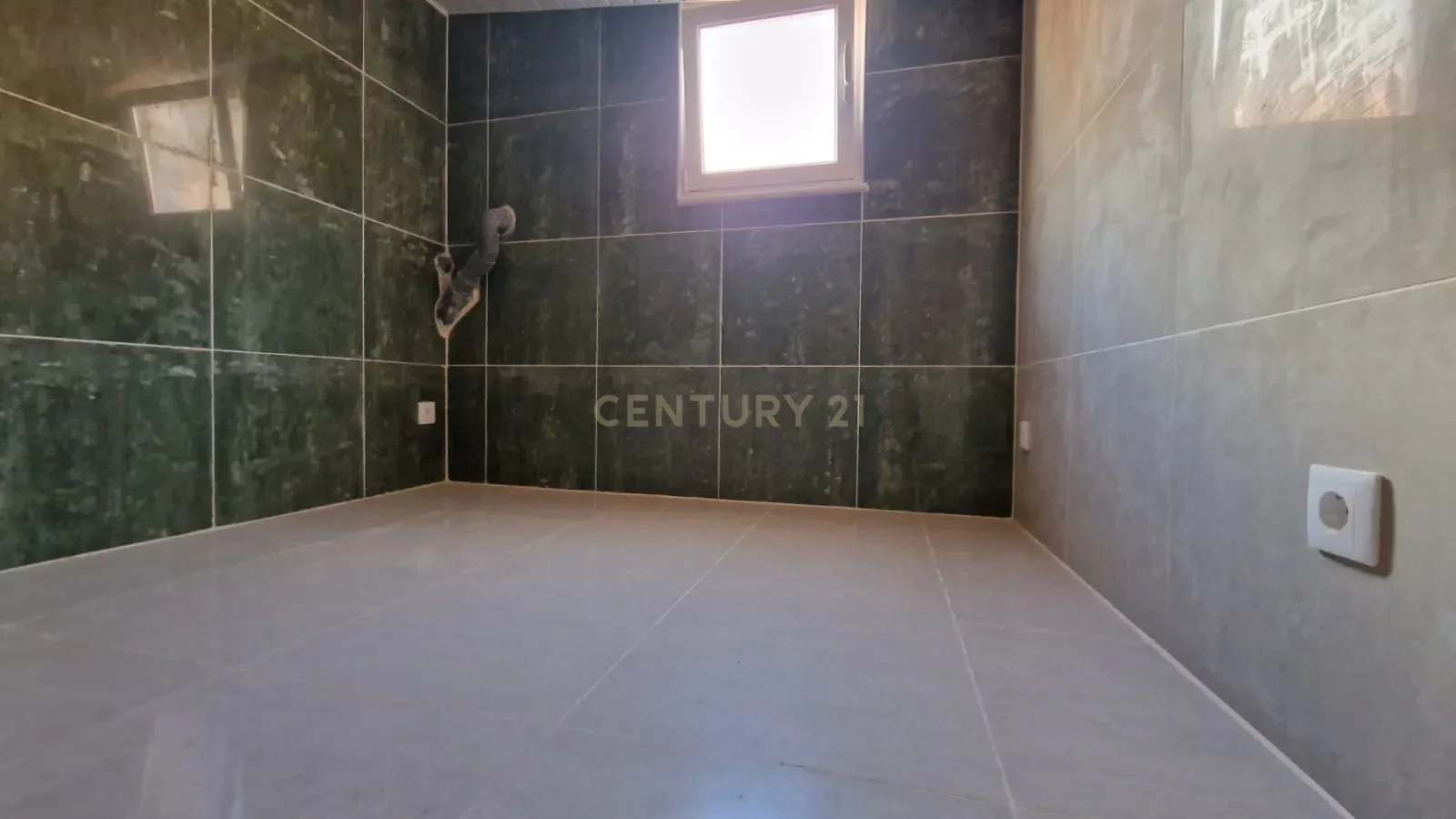 moradia t2 remodelada em Alcântara Lisboa. - Image 12