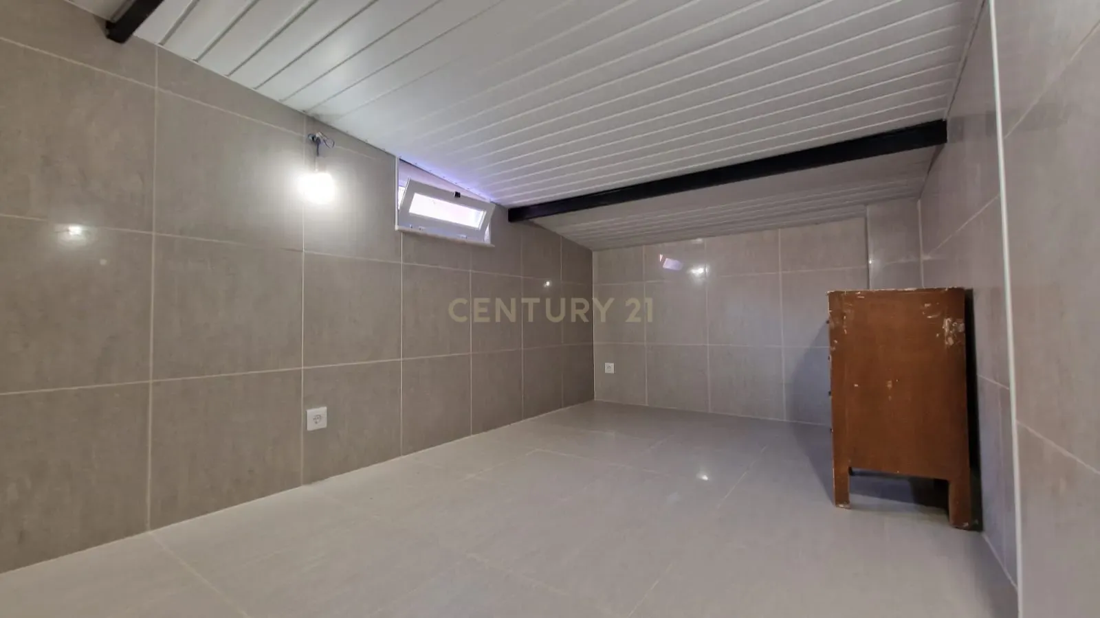 moradia t2 remodelada em Alcântara Lisboa. - Image 11