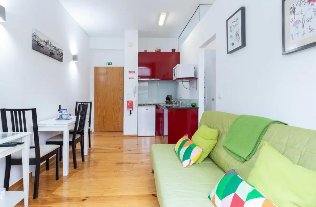 Apartamento T0 na Rua do Almada - Image 16