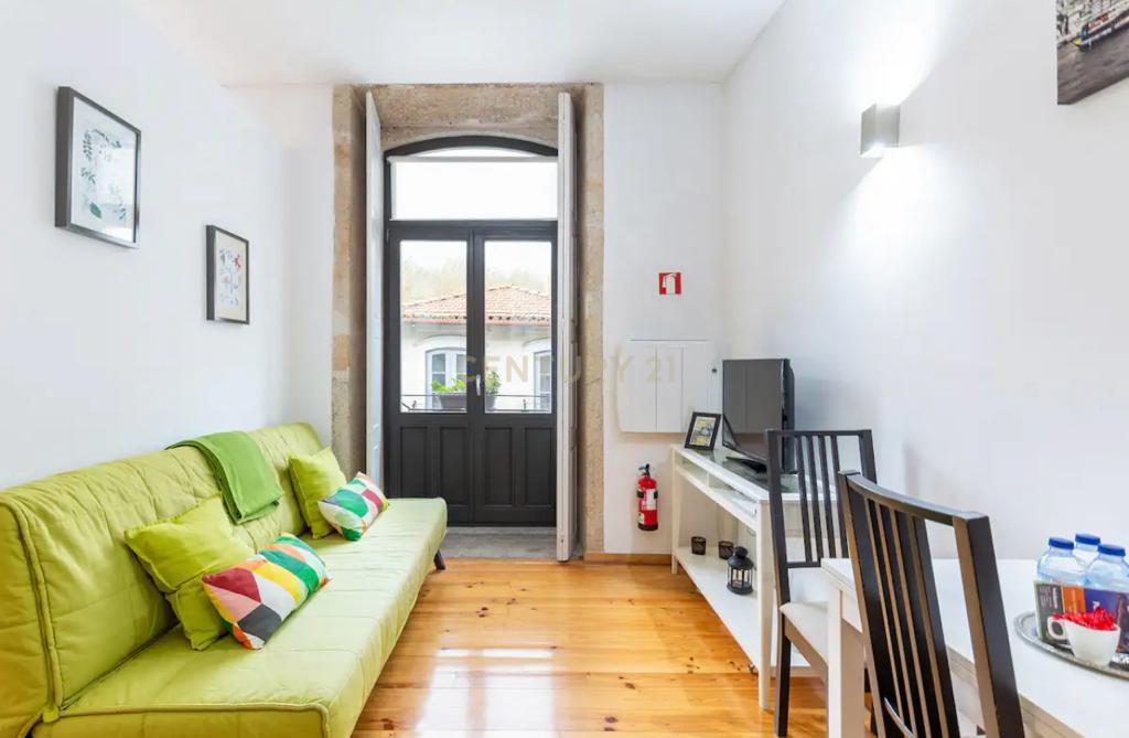 Apartamento T0 na Rua do Almada - Image 6
