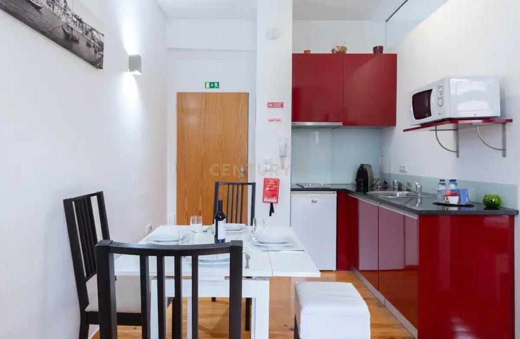 Apartamento T0 na Rua do Almada - Image 17
