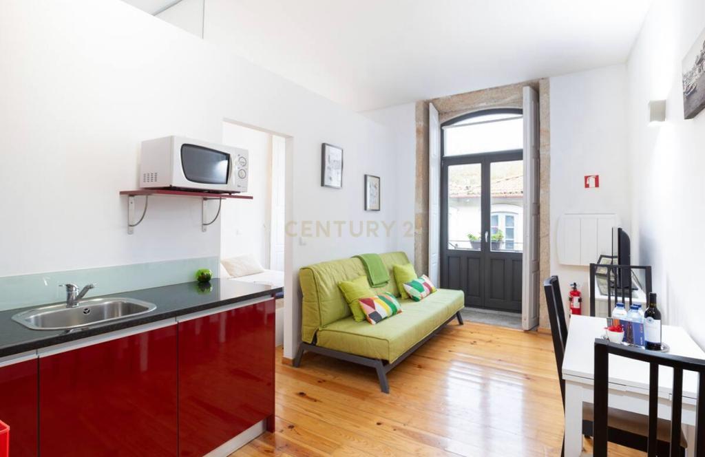 Apartamento T0 na Rua do Almada - Image 7