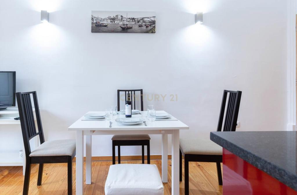 Apartamento T0 na Rua do Almada - Image 10