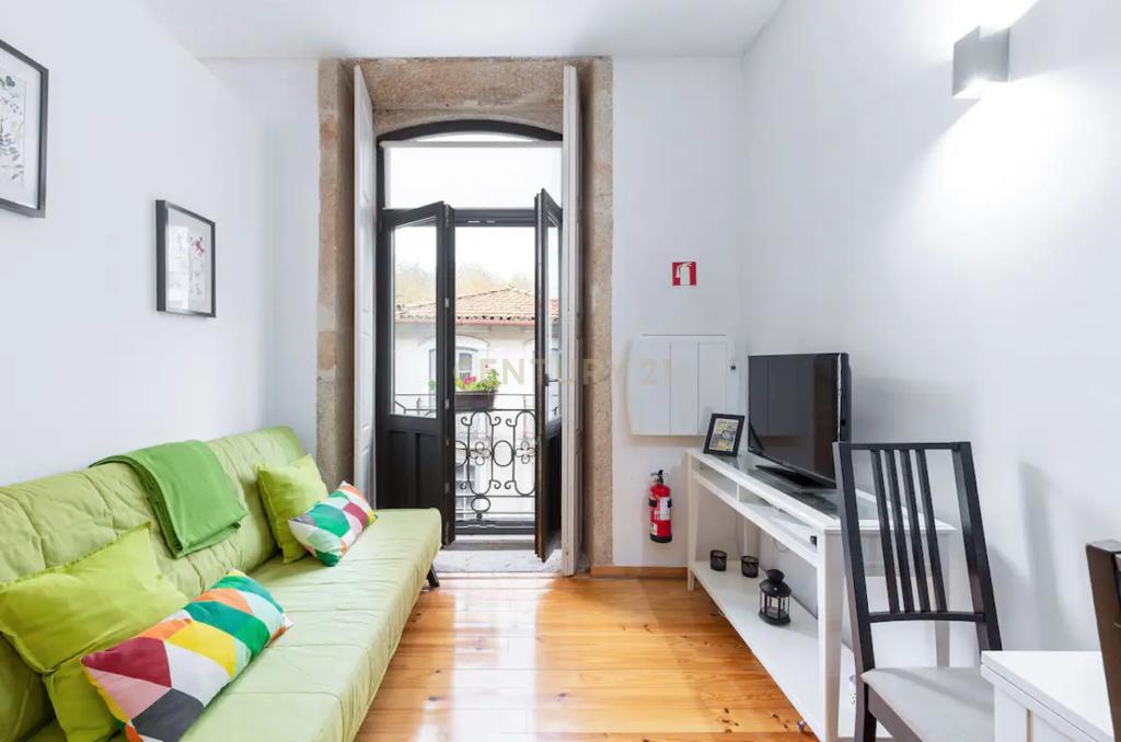 Apartamento T0 na Rua do Almada - Image 11