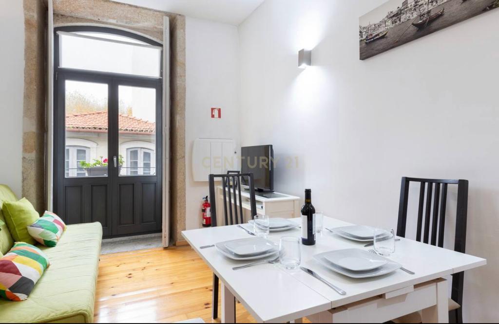 Apartamento T0 na Rua do Almada - Image 15