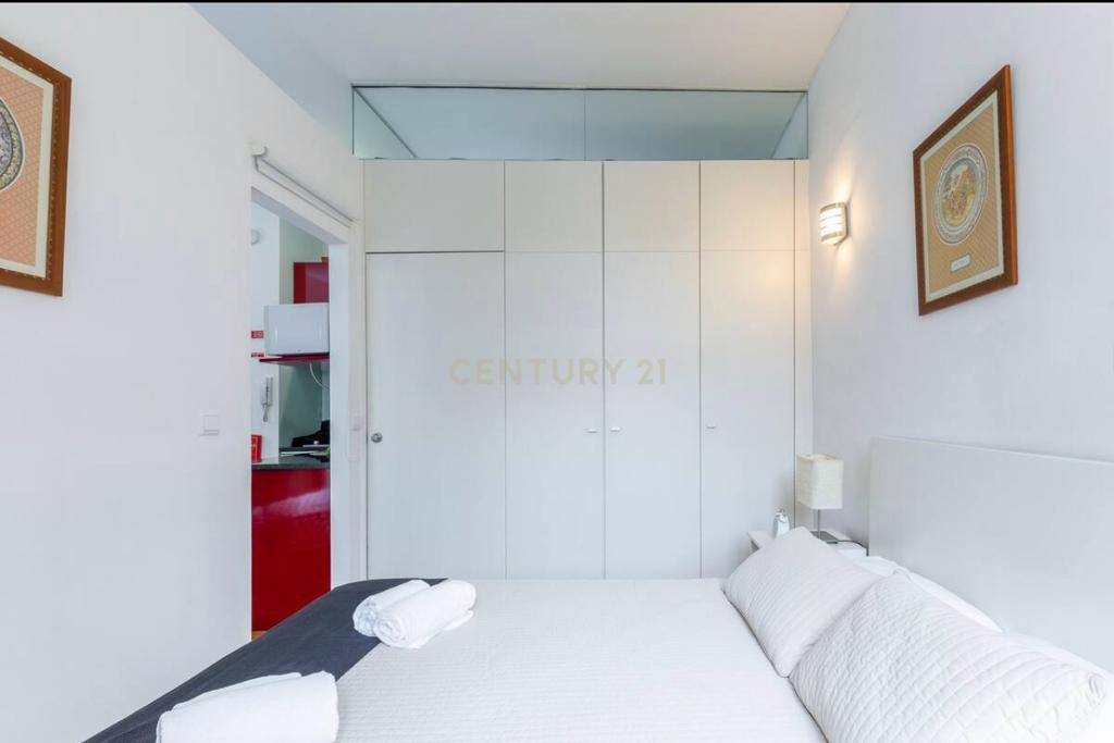 Apartamento T0 na Rua do Almada - Image 14