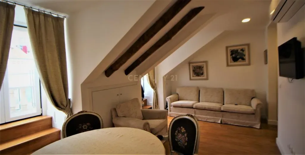 Apartamento T3 renovado e mobilado na Rua dos Fanqueiros - Image 6