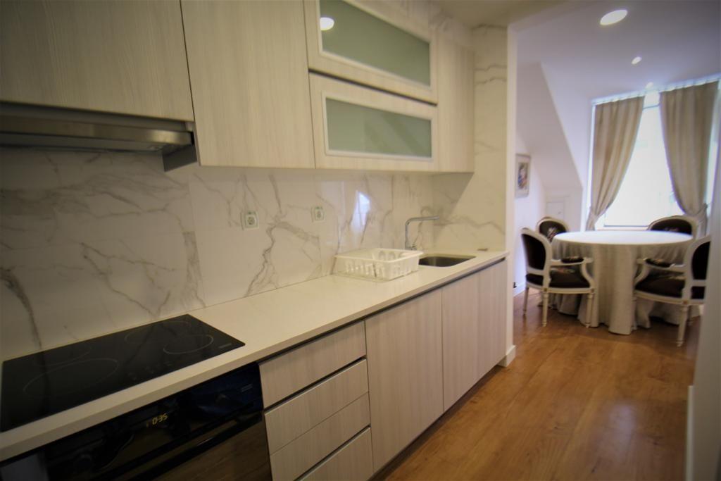 Apartamento T3 renovado e mobilado na Rua dos Fanqueiros - Image 8