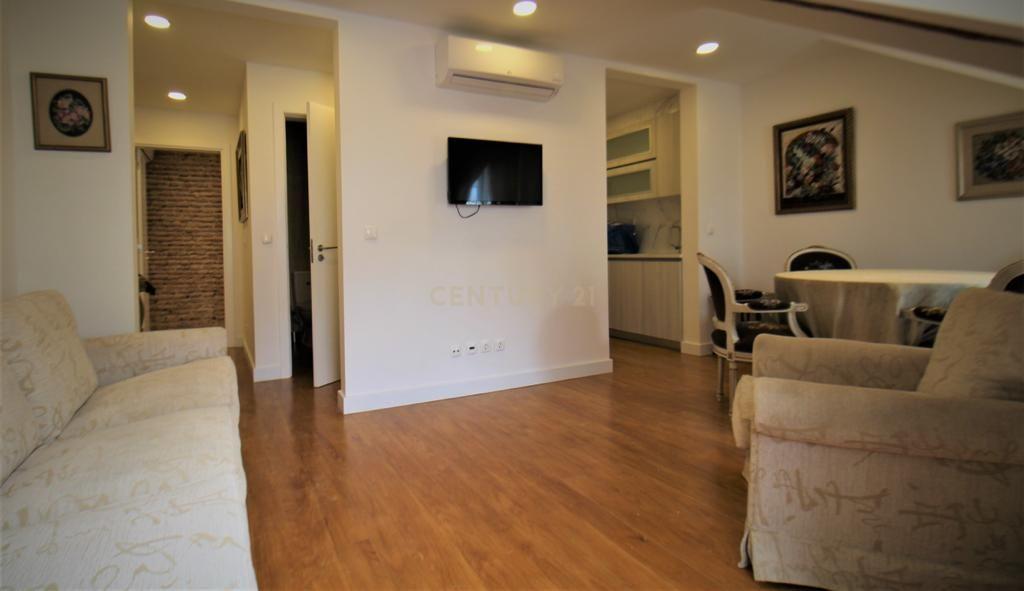 Apartamento T3 renovado e mobilado na Rua dos Fanqueiros - Image 7