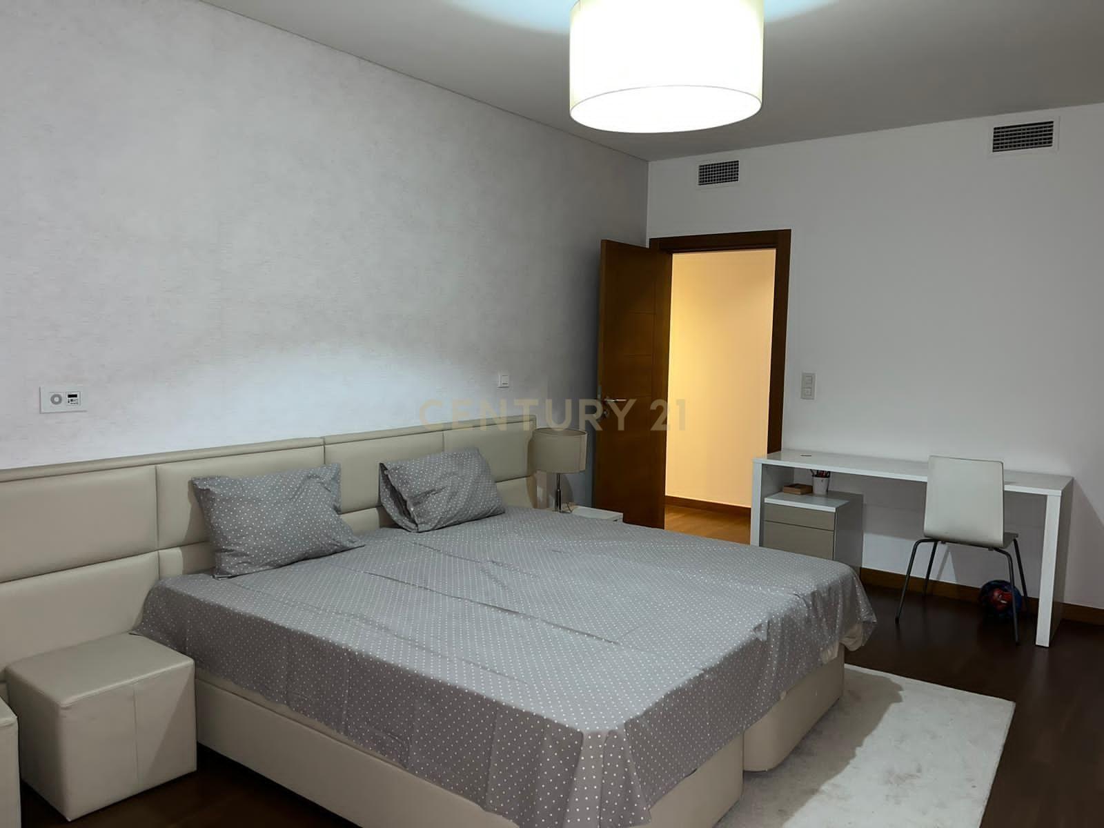 Fotografia 10 de Espaçoso Apartamento T4 em Odivelas, Loures