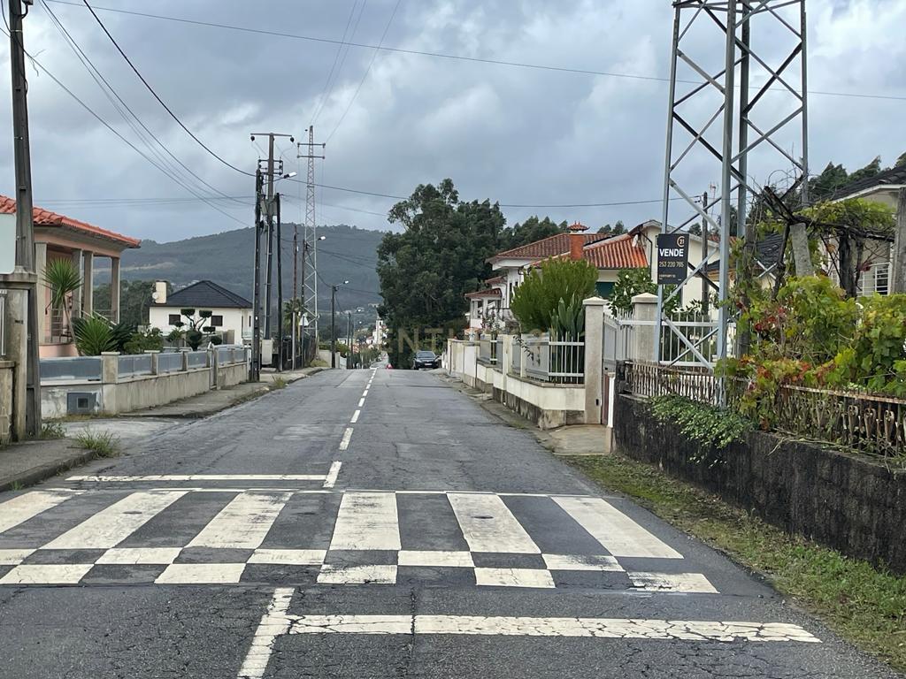 Terreno com construção aprovada  em Arcozelo Vila Verde - Image 14