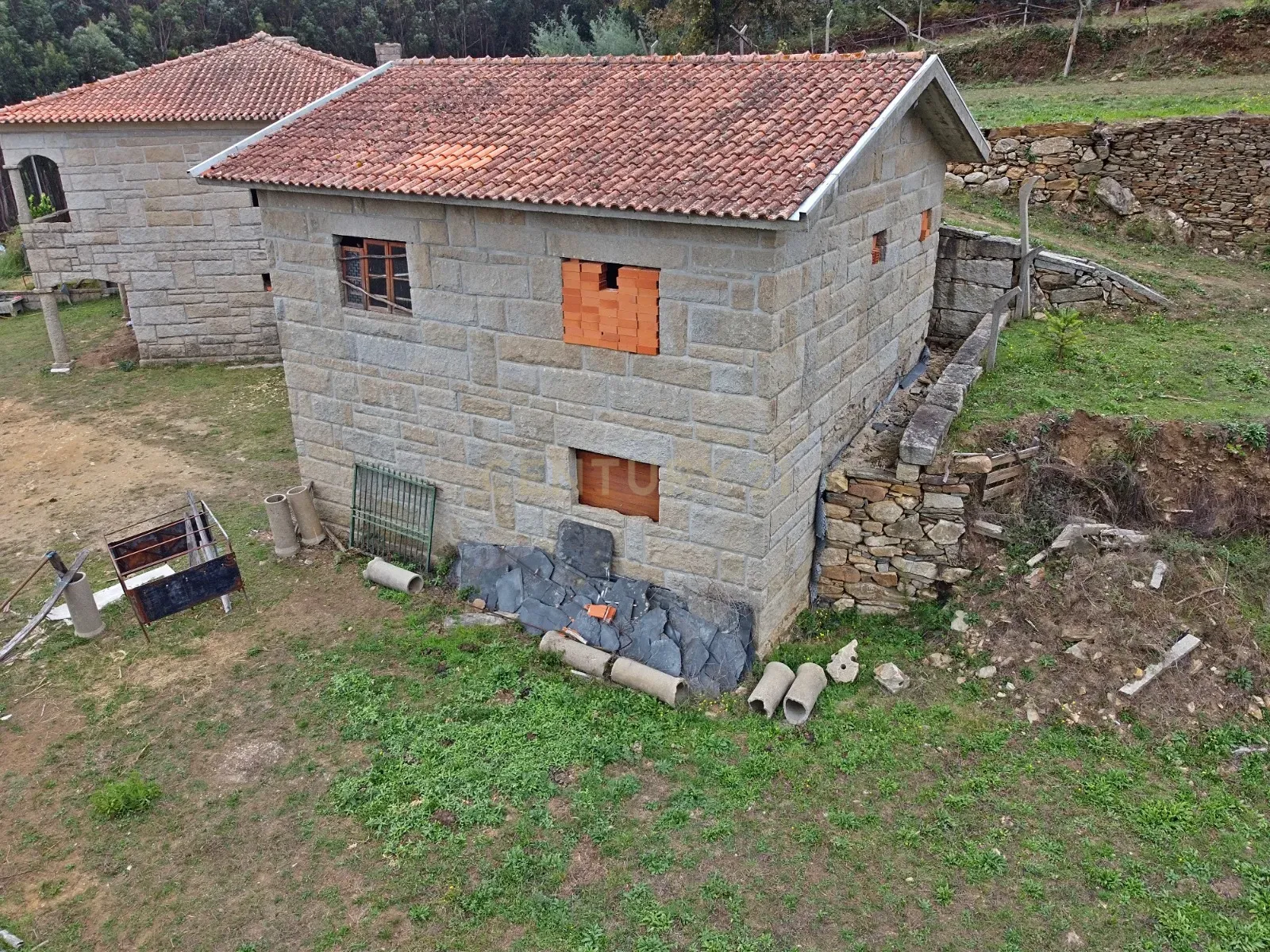Quinta em Alvarenga, 2 moradias para terminar construção - Passadiços Paiva e Ponte 516 Arouca - Image 5